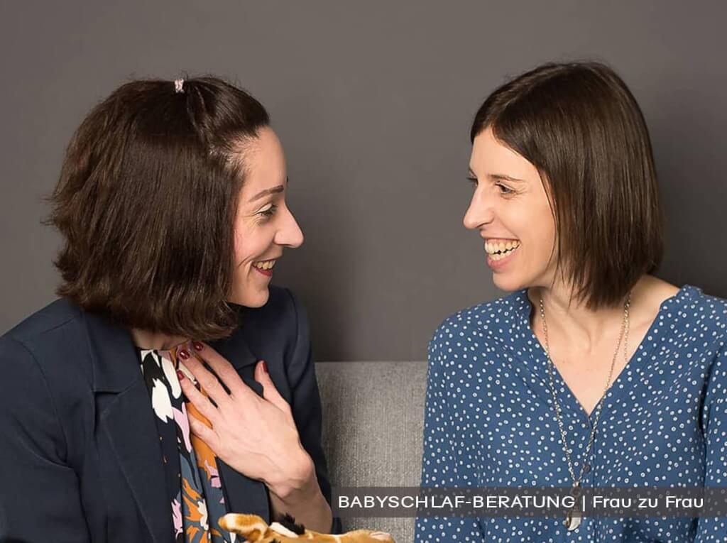 Authentische Beratungssituation im Business-Shooting für Soloselbstständige im Bereich Coaching und Beratung, fotografiert in Wuppertal von Josephine Scharrer